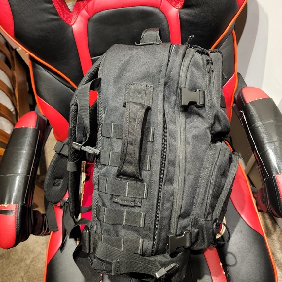 Backpack - Picture 3 of 7